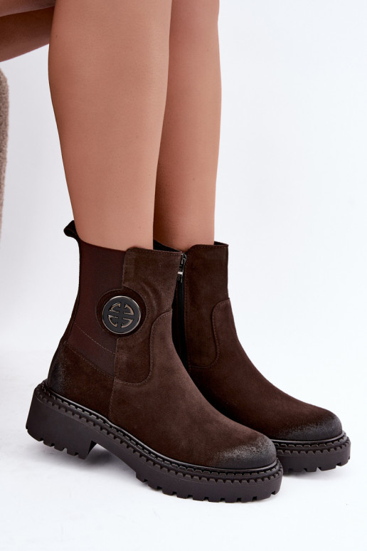 Verwarmde suède enkellaarsjes met elegante details Zazoo 60578 chocolade
