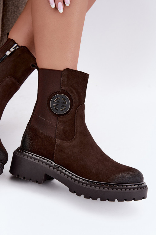 Verwarmde suède enkellaarsjes met elegante details Zazoo 60578 chocolade