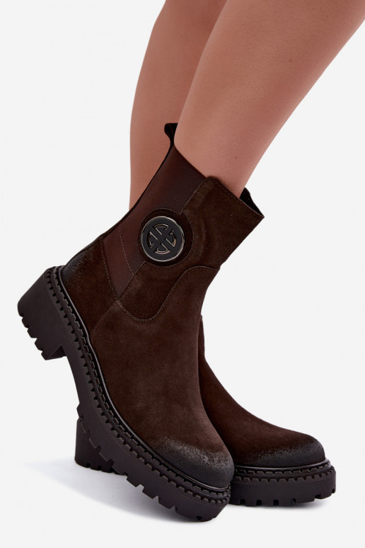 Verwarmde suède enkellaarsjes met elegante details Zazoo 60578 chocolade