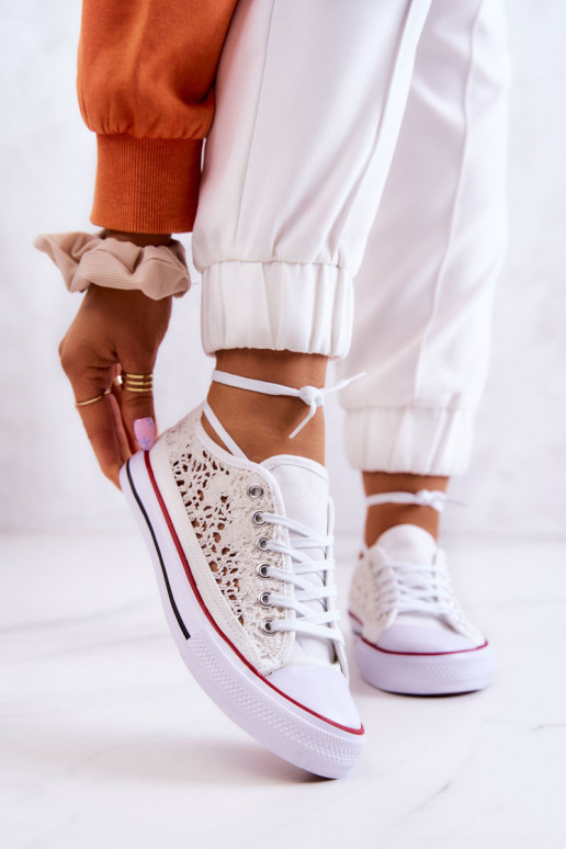 Witte dameschoenen met kantmotieven Venture