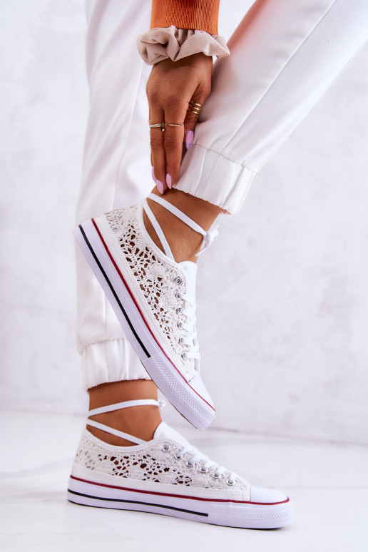 Witte dameschoenen met kantmotieven Venture