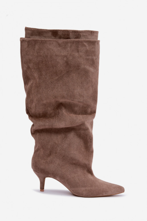 Warme hoge laarzen met rimpel en hak in zandkleur Oriellea