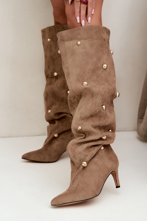Instap hoge laarzen met dunne hakken en sierlijke details in zandkleur Beladine
