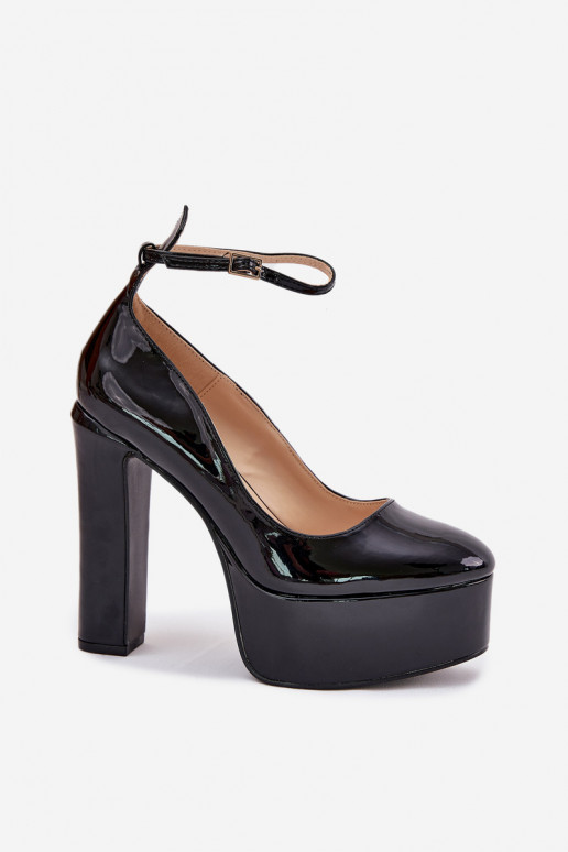 Zwarte lak-effect hakken met platform Nianka