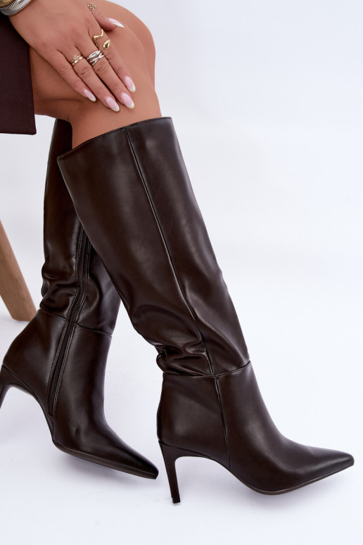 Warme hoge laarzen met ruffles en hakken in chocolade Rodeline