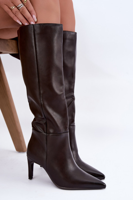 Warme hoge laarzen met ruffles en hakken in chocolade Rodeline
