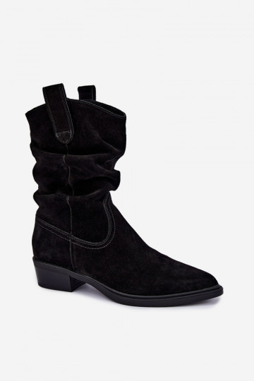 Zwarte cowboy-stijl enkellaarsjes van faux suede geïsoleerd Sergio Leone BT-16