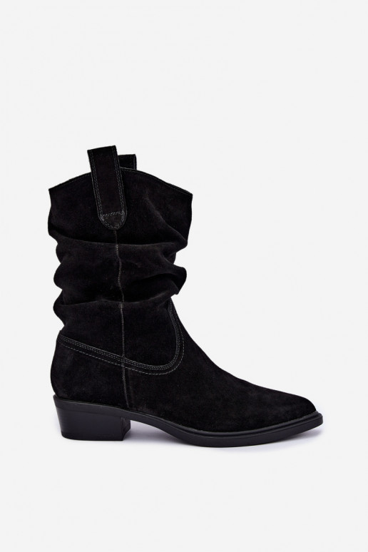 Zwarte cowboy-stijl enkellaarsjes van faux suede geïsoleerd Sergio Leone BT-16