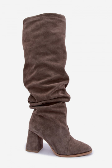 Warme gekreukte lange laarzen van faux suede met hakken in klei Zazoo 4228