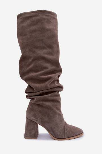 Warme gekreukte lange laarzen van faux suede met hakken in klei Zazoo 4228 2