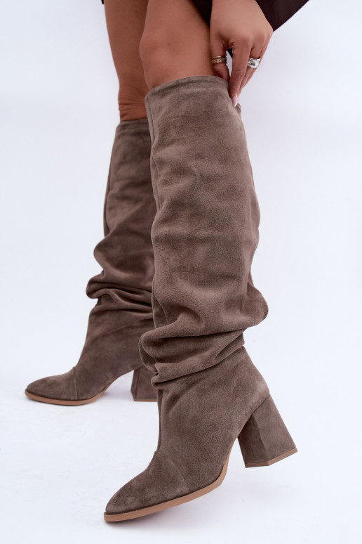 Warme gekreukte lange laarzen van faux suede met hakken in klei Zazoo 4228