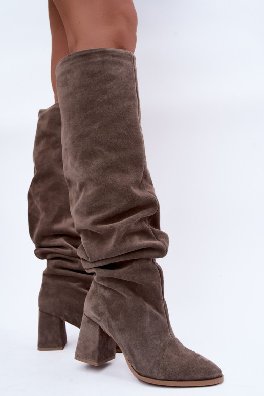 Warme gekreukte lange laarzen van faux suede met hakken in klei Zazoo 4228