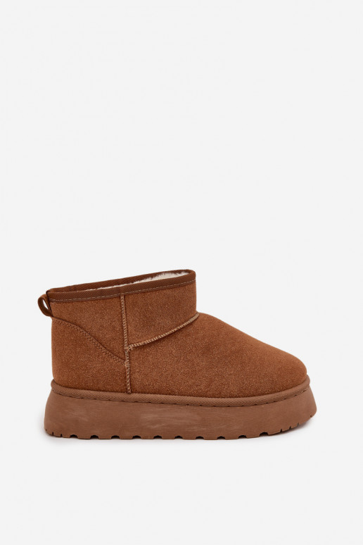 Zandkleurige schoenen met zwarte accenten en een dikke zool