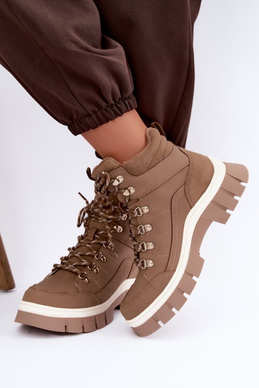 geïsoleerde damesschoenen Lee Cooper LCJ-26-31-4582 in zandkleur