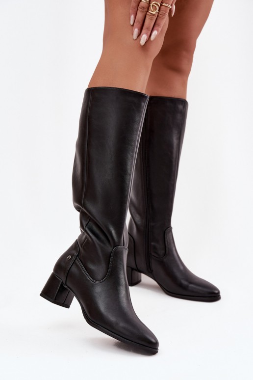 Zwarte geïsoleerde dames over-the-knee laarzen van leer met hakken