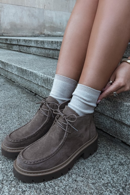 Gevlochten enkellaarsjes in faux suede zand Farella