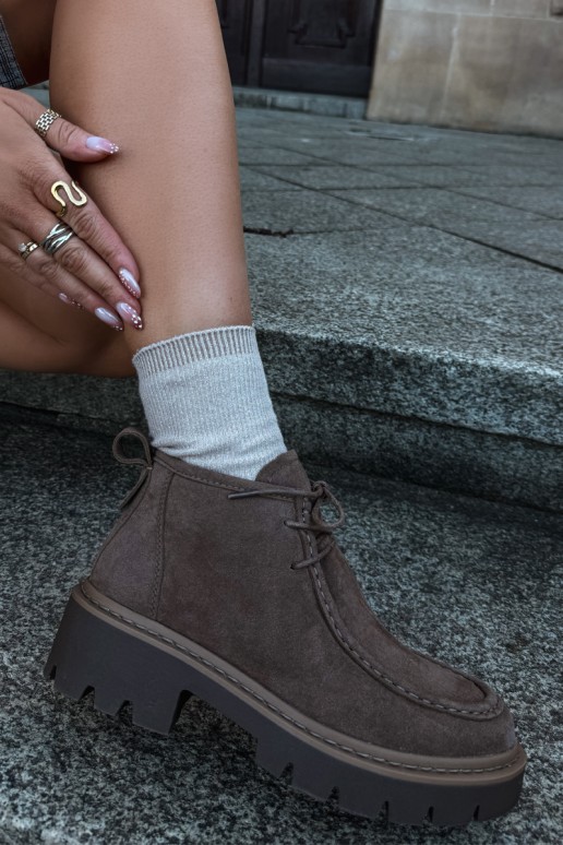 Gevlochten enkellaarsjes in faux suede zand Farella