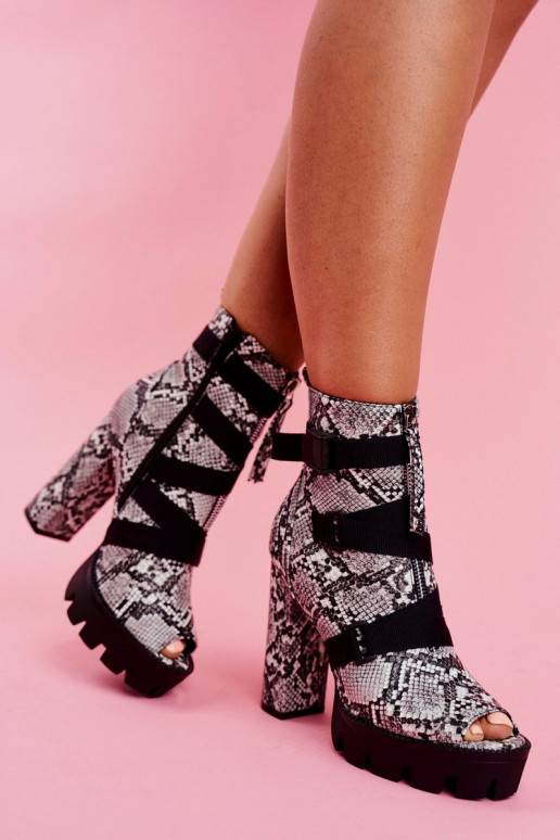 Laarzen met hoge hakken imitatie van... Laarzen met hoge hakken imitatie van...