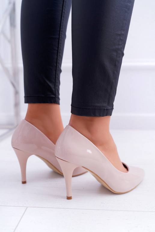Damesschoenen met hoge hakken met... Damesschoenen met hoge hakken met...