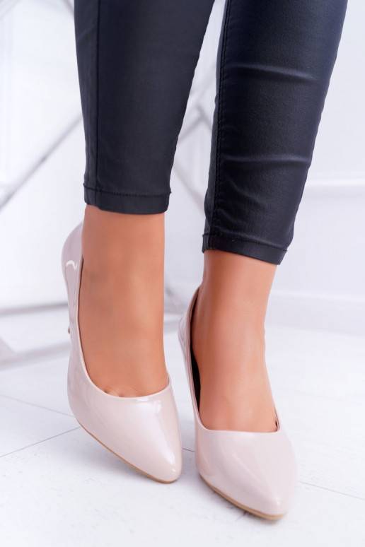 Damesschoenen met hoge hakken met... Damesschoenen met hoge hakken met...