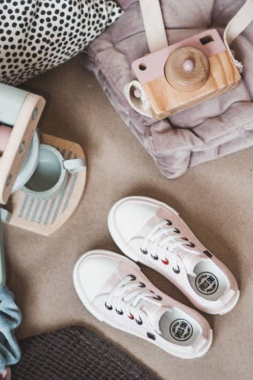 Kindersneakers van het klassieke... Kindersneakers van het klassieke...