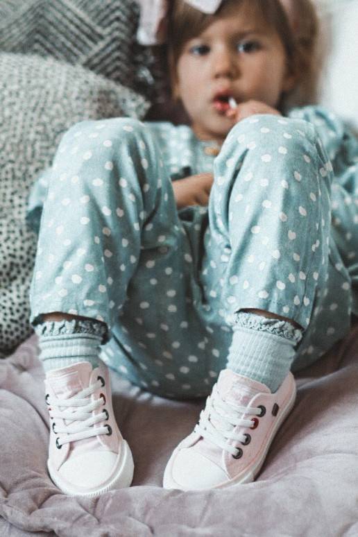 Kindersneakers van het klassieke... Kindersneakers van het klassieke...