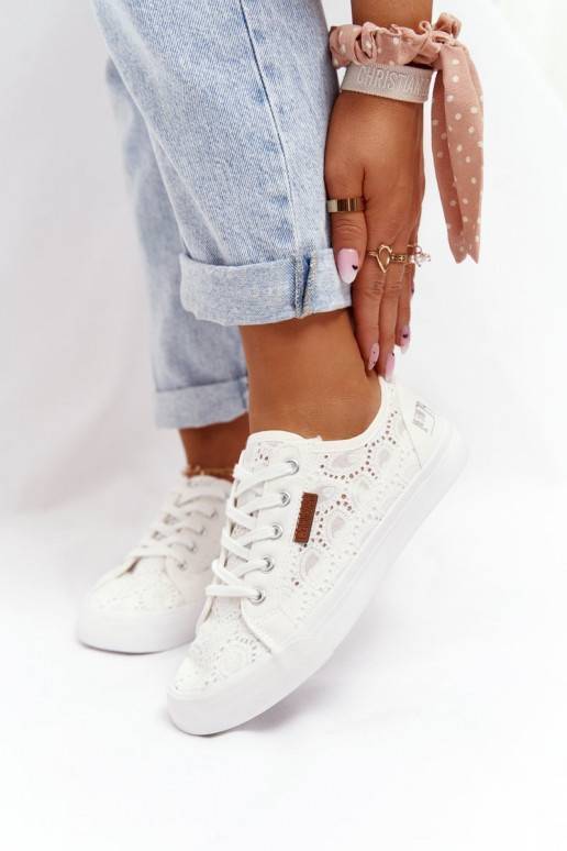 Witte sneakers met kantmotieven Witte sneakers met kantmotieven