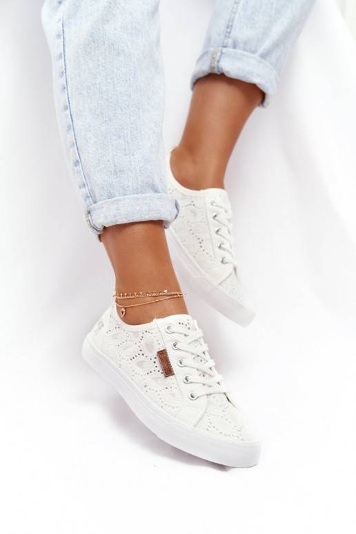 Witte sneakers met kantmotieven Witte sneakers met kantmotieven
