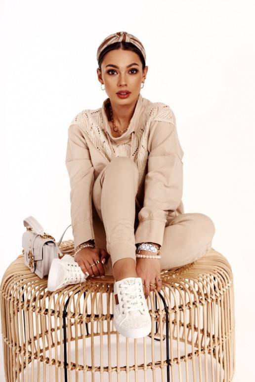 Witte sneakers met kantmotieven Witte sneakers met kantmotieven