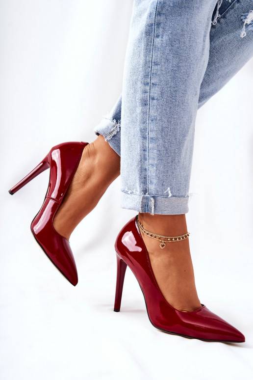 Schoenen met hoge hakken en puntige...