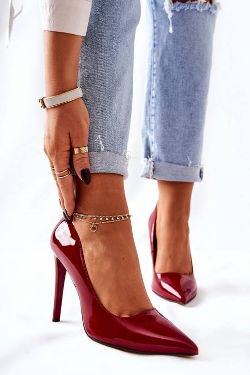 Schoenen met hoge hakken en puntige...