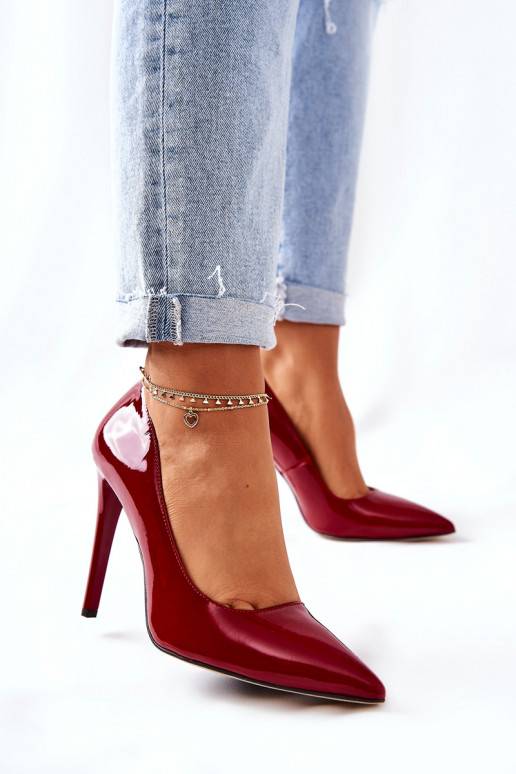 Schoenen met hoge hakken en puntige...