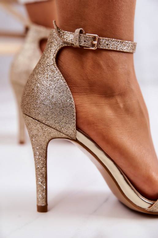 Damessandalen met dunne hak met... Damessandalen met dunne hak met...