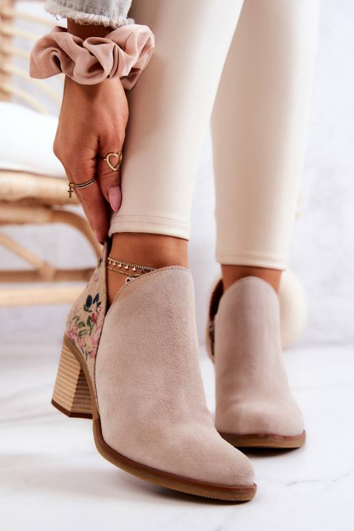 Dames enkellaarsjes met hakken in ivoor Dames enkellaarsjes met hakken in ivoor