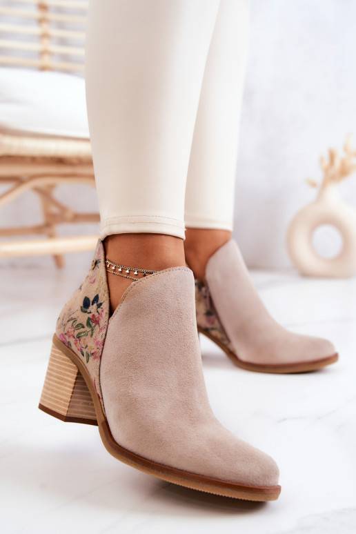 Dames enkellaarsjes met hakken in ivoor Dames enkellaarsjes met hakken in ivoor