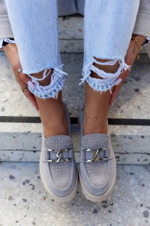 Modieuze schoenen gemaakt van suède...