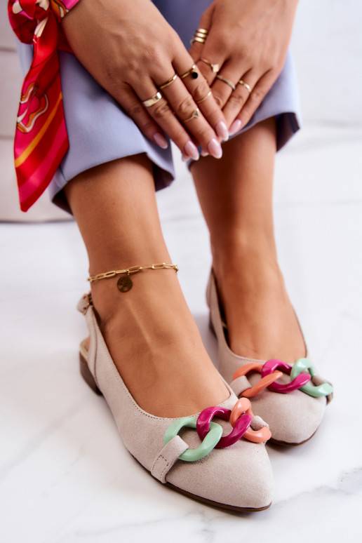 Suede ballerina's met kettingen...