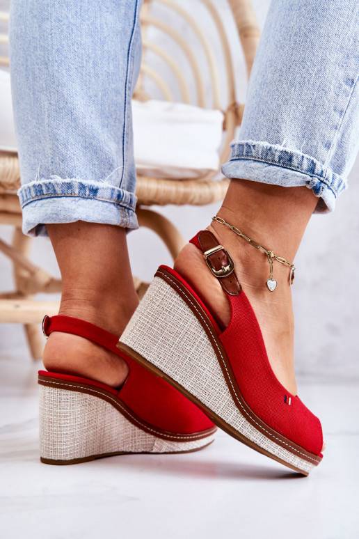 Comfortabele sandalen met gespen in...