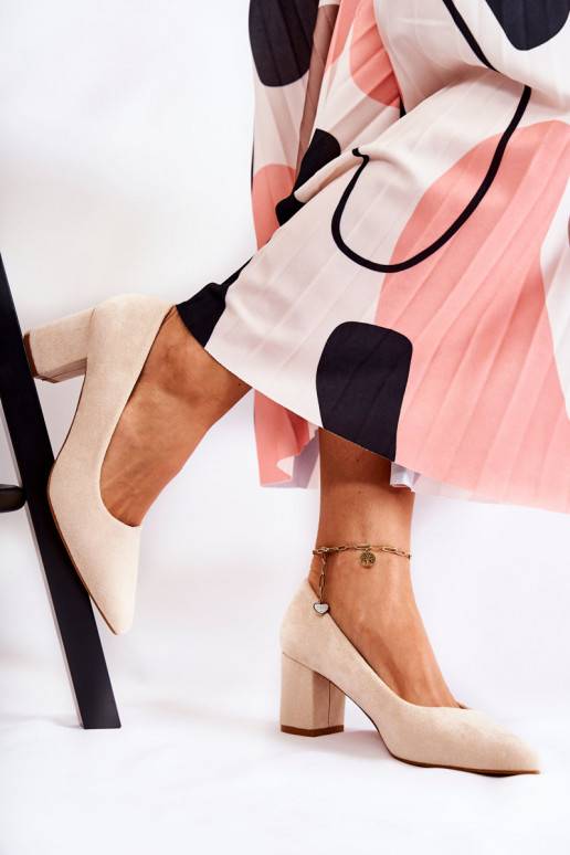 Klassiek model Suède schoenen met hak... Klassiek model Suède schoenen met hak...