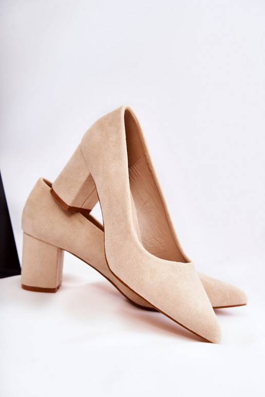 Klassiek model Suède schoenen met hak... Klassiek model Suède schoenen met hak...