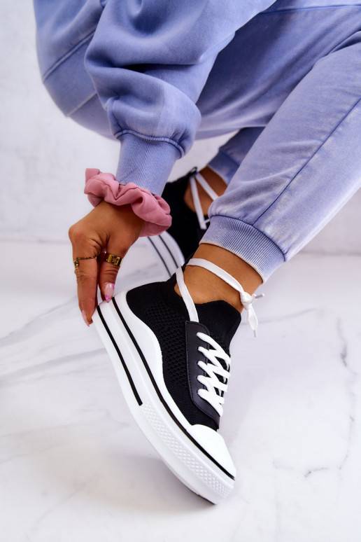 Sneakers met een sokachtige zool in... Sneakers met een sokachtige zool in...