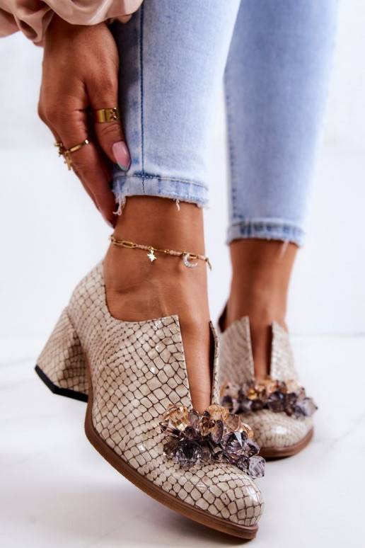 Schoenen met stijlvolle details in...