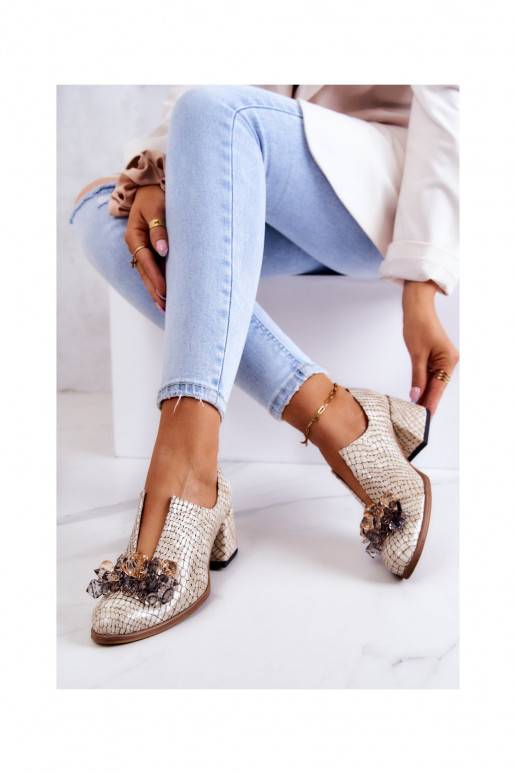 Schoenen met stijlvolle details in...