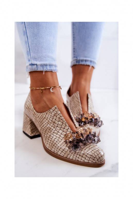 Schoenen met stijlvolle details in...