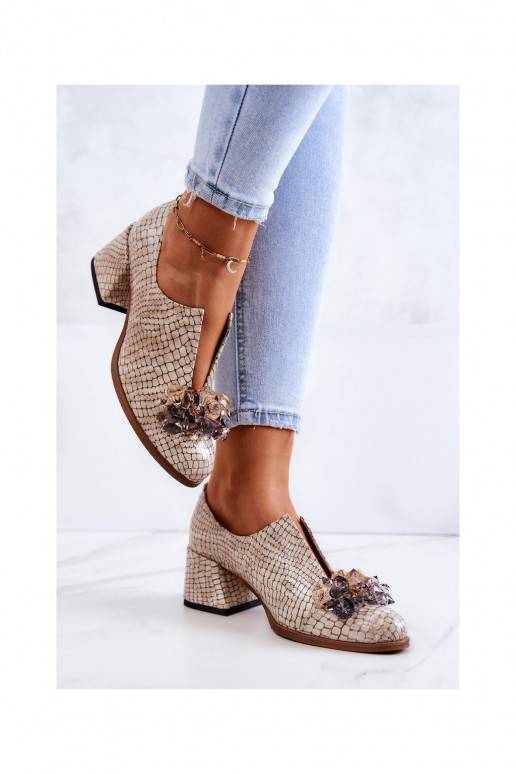 Schoenen met stijlvolle details in...