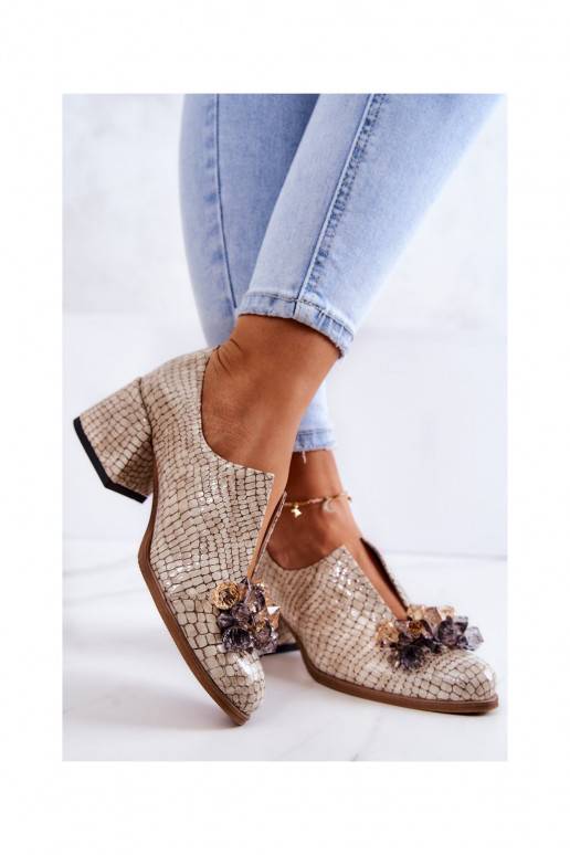 Schoenen met stijlvolle details in...