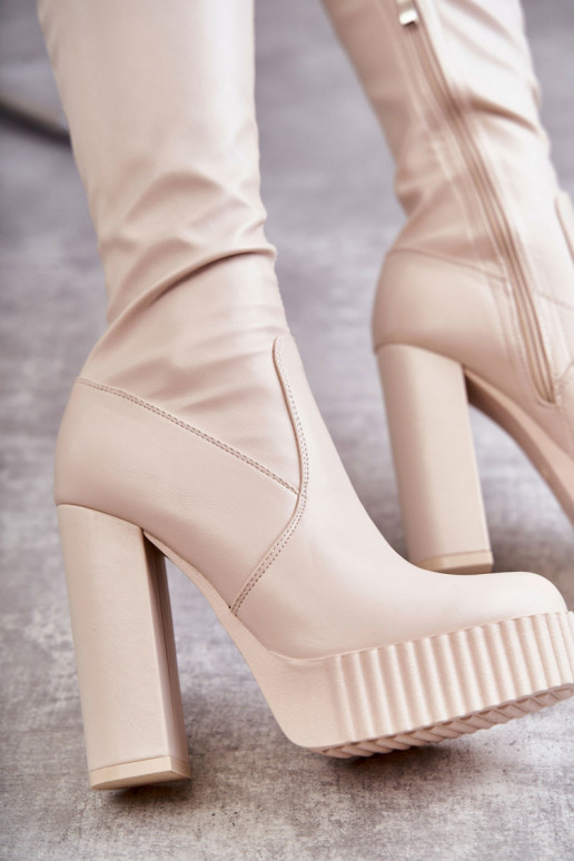 Beige lange laarzen met plateau Beige lange laarzen met plateau