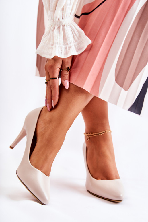 schoenen met hoge hakken in grijze... schoenen met hoge hakken in grijze...