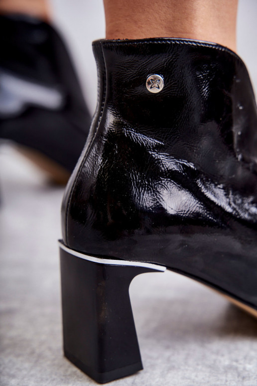 Laarzen met hakken in de kleur zwart Laarzen met hakken in de kleur zwart