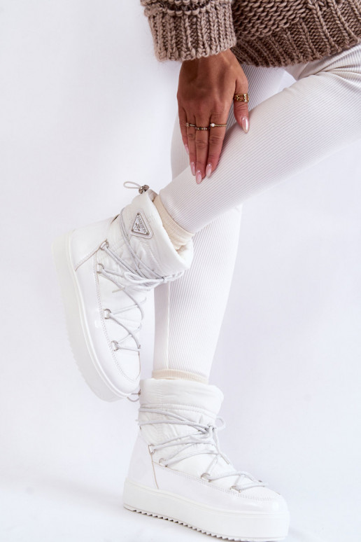 Snowboots met veters in de witte... Snowboots met veters in de witte...